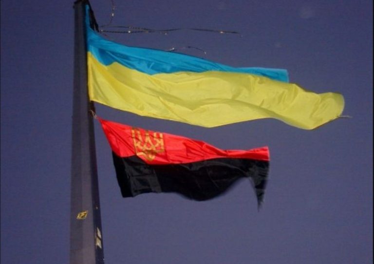 Betiltaná az ukrán nacionalista zászlót a lengyel elnök