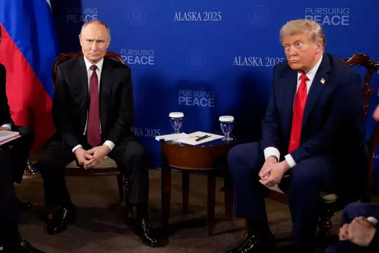 Elmaradt Trump beígért telefonhívása: Putyin hiába várta az amerikai elnököt az ankarai NATO-csúcs után