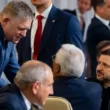 Fico lesz a közvetítő: a szlovák kormányfő viszi Zelenszkij üzenetét Putyinnak
