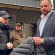 Zelenszkij volt testőrei vezették ki Jermakot a börtönből