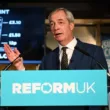 Levették az ukrán zászlót egy brit megyei tanács épületéről, megszólalt Nigel Farage