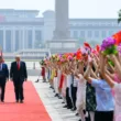 Pekingi csúcs: nyitva marad a Hormuz-szoros, Kína több amerikai olajat venne