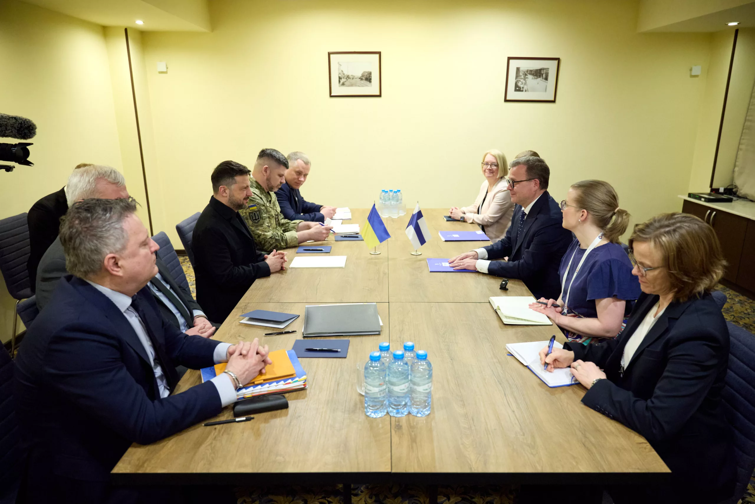Ukrán és finn delegáció hivatalos tárgyaláson