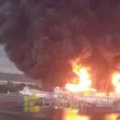 Lángol a kercsi kikötő, lezárták a Krími hidat egy éjszakai dróntámadás után