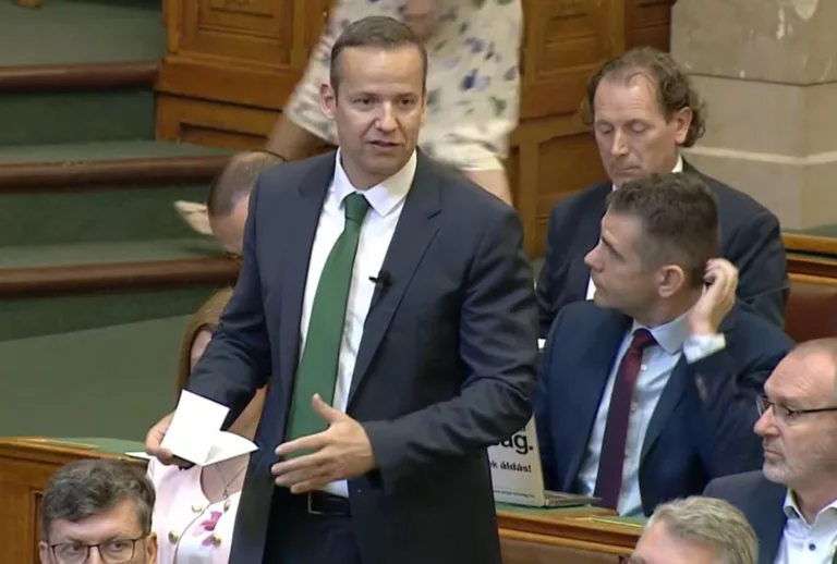 Toroczkai László a kárpátaljai magyarok védelméről kérdezett, Magyar Péter válaszolt