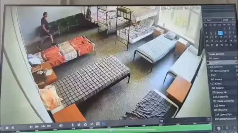 Kórházban halt meg az a férfi, aki kizuhant az ungvári toborzóközpont ablakán