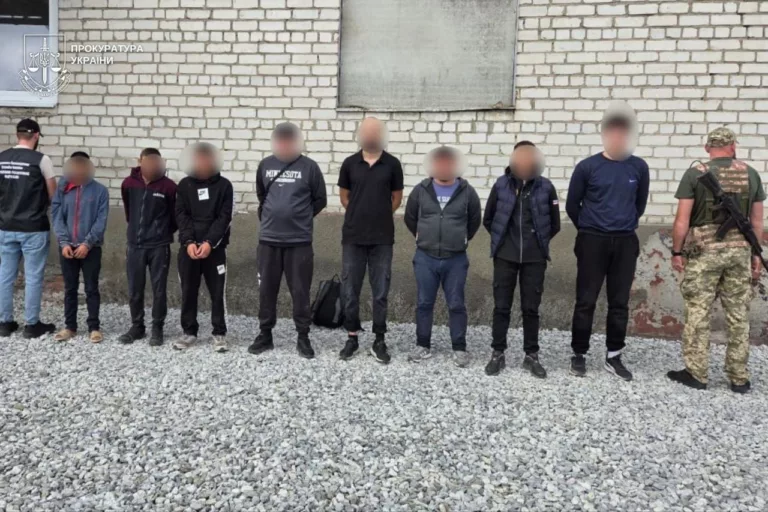 Hét év börtönre ítéltek két kárpátaljai embercsempészt