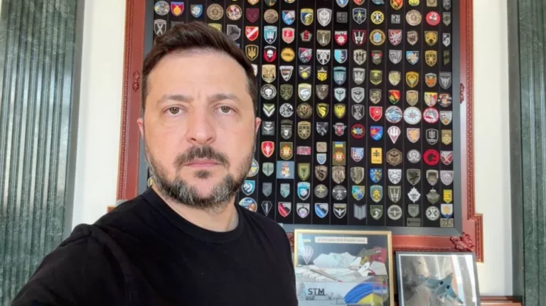 Csehországban is megvonnák Zelenszkijtől a legmagasabb állami kitüntetést, de a prágai elnök közbelépett